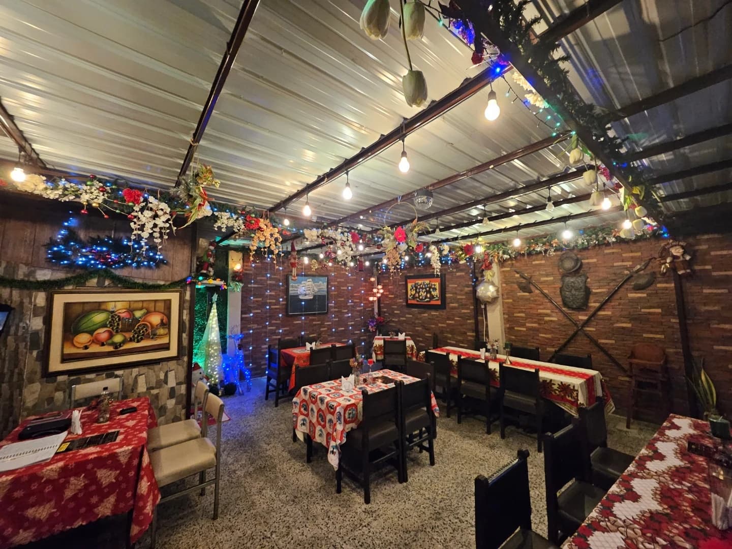 Interior de Parrilla El Corsario